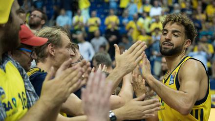 Gemeinsam sind sie stark: Albas Saibou und die Fans von Alba Berlin