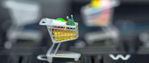 Einkaufen im Netz ist bequem. WEnn man dabei aber Geld sparen will, wird es komplizierter.