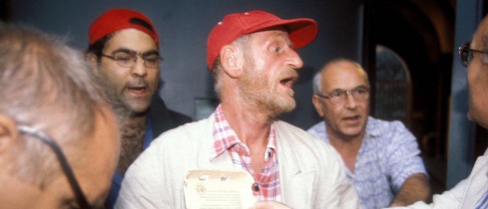 Bewaffnet. Zum Haftantritt erschien Dieter Kunzelmann mit einer Packung Eier.