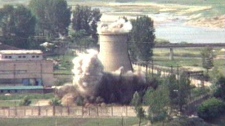 Dieses Videostandbild einer Fernsehübertragung zeigt die Zerstörung des Kühlturms am Atomtestgelände Punggye-ri im Nordosten Nordkoreas. 