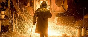 Stress am Hochofen. Mögliche Strafzölle gegen Stahl und Aluminium aus Europa verunsichern die Wirtschaft. 