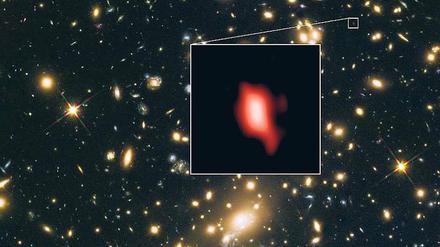 Rot steht für Sauerstoff. Er ist die Spur von Sternen in einer fernen Galaxie.