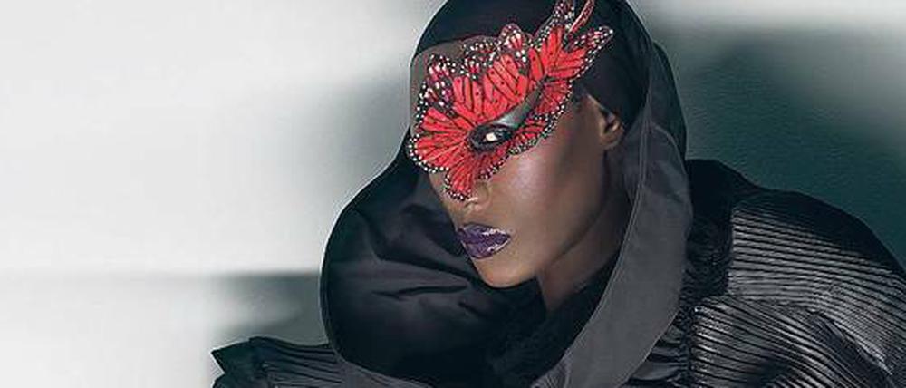 Grace Jones in der gerade auf DVD erschienenen Dokumentation „Grace Jones: Bloodlight and Bami“ von Sophie Fiennes. 