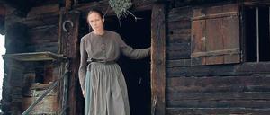 Geächtet. Aleksandra Cwen als Einsiedlerin Albrun, die von den Dörflern als Hexe beschimpft wird. 