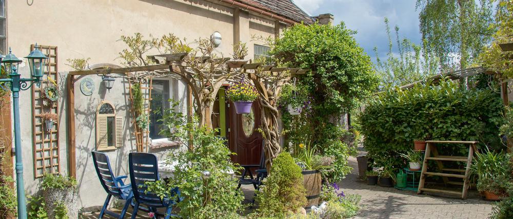 Der idyllische Außenbereich vom Café Lavendelhof in Marquardt westlich von Berlin
