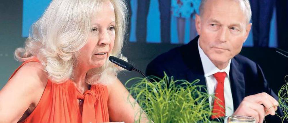 Catherine von Fürstenberg-Dussmann, Vorstandschef Wolfgang Häfele und Katzengras im Kulturkaufhaus. 