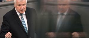 Bundesinnenminister Seehofer steht im Skandal um Vorgänge in der Bremer Bamf-Außenstelle unter Druck.