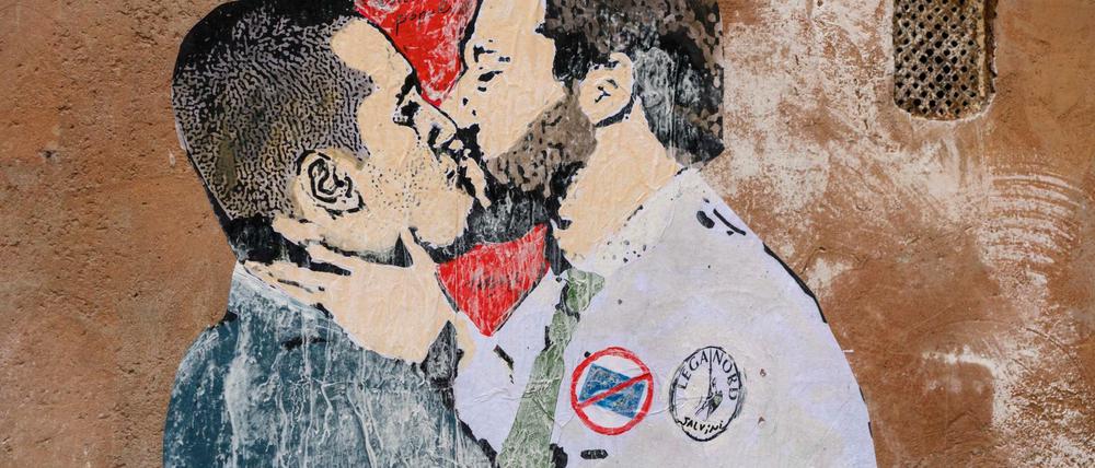 Fünf-Sterne-Chef di Maio (l.) und der Lega-Vorsitzende Salvini, dargestellt auf einem Graffito