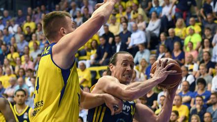 Lief nicht viel zusammen für Dennis Clifford (r.) und Alba Berlin.