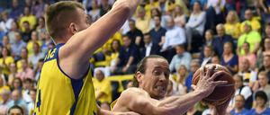 Lief nicht viel zusammen für Dennis Clifford (r.) und Alba Berlin.