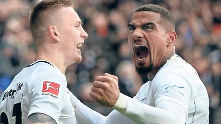 Bissig. Kevin-Prince Boateng (rechts) und Frankfurt scheren sich nicht um Ästhetik.