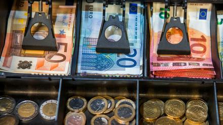 Kassenschlager. Etwa jede zweiter Einkauf in Deutschland wird noch bar bezahlt.