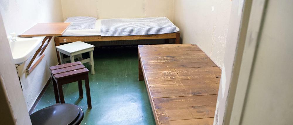 Zelle in der ehemaligen Untersuchungshaftanstalt der Stasi in Rostock (Mecklenburg-Vorpommern)