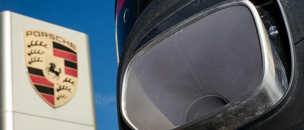 Es handelt sich laut eines Sprechers des Kraftfahrzeugbundesamtes um 53.000 Fahrzeuge des SUV Macan und 6800 Cayenne.