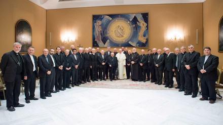 Papst Franziskus beim Treffen mit den chilenischen Bischöfen im Vatikan. 