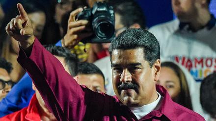 Der venezolanische Präsident Nicolas Maduro in Siegerpose nach seinem umstrittenen Wahlsieg.