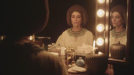 Spiegel der Geschichte. Hiam Abbass in der Rolle einer palästinensischen Theaterschauspielerin in "Nothing Escapes My Eyes".