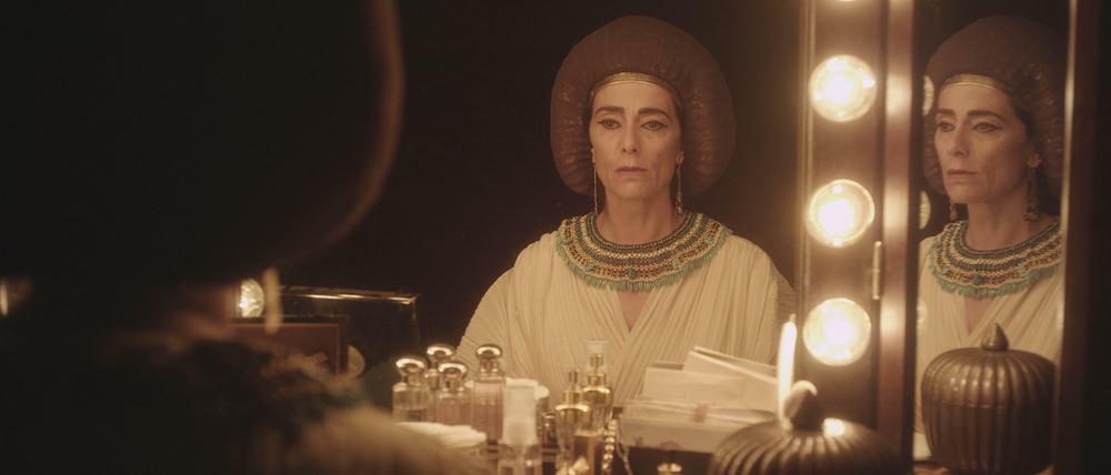 Spiegel der Geschichte. Hiam Abbass in der Rolle einer palästinensischen Theaterschauspielerin in "Nothing Escapes My Eyes".