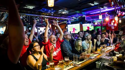 Zittern mit der Schweiz in einer Gaststätte von Lausanne. Bereits zum zweiten Mal standen die Schweizer am Sonntag im WM-Finale, es wird nicht das letzte Mal gewesen sein.