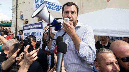 Matteo Salvini, der Vorsitzende der Partei Lega Nord, spricht bei einer Großkundgebung. 