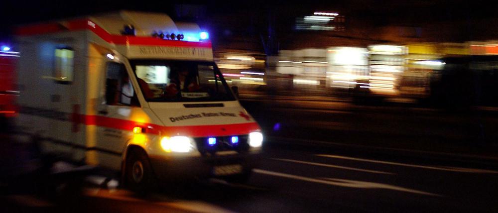 Ein Rettungsfahrzeug im Einsatz (Archivbild).