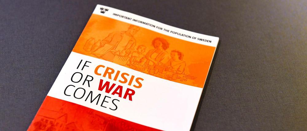 Die schwedische Zivilschutzbehörde präsentierte die Broschüre "Fall Krise oder Krieg kommt" auf einer Pressekonferenz in Stockholm. 