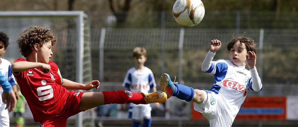 In der E-Jugend beginnt der DFB mit den ersten Talent-Sichtungen, und die Scouts aus den Leistungszentren erstellen erste Entwicklungsprofile.