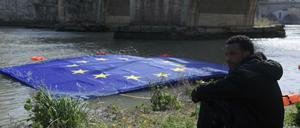 Europa geht baden: Die Regierung will die Flüchtlingspolitik drastisch verschärfen.