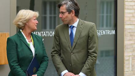 Kulturstaatsministerin Monika Grütters (CDU) und der Humboldt-Forum-Chef Hartmut Dorgerloh müssen sich auch mit der Fragen der Rückgabe von Kunstwerken beschäftigen.