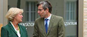 Kulturstaatsministerin Monika Grütters (CDU) und der Humboldt-Forum-Chef Hartmut Dorgerloh müssen sich auch mit der Fragen der Rückgabe von Kunstwerken beschäftigen.
