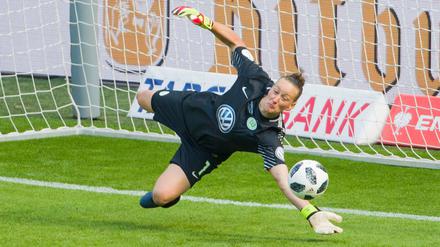 Reaktionsschnell. Wolfsburgs Torhüterin Almuth Schult hält zwei Elfmeter gegen Bayern München.