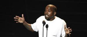 Die Alben des Rappers Kanye West, hier bei den MTV Music Awards 2016, werden bald von Sony Music publiziert.