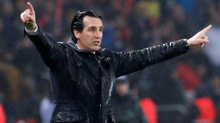 FILE PHOTO: Soccer Football - Ligue 1 - Paris St Germain vs Guingamp - Parc des Princes, Paris, France - April 29, 2018 Paris Saint-Germain coach Unai EmeryÂ  REUTERS/Christian Hartmann/File Photo