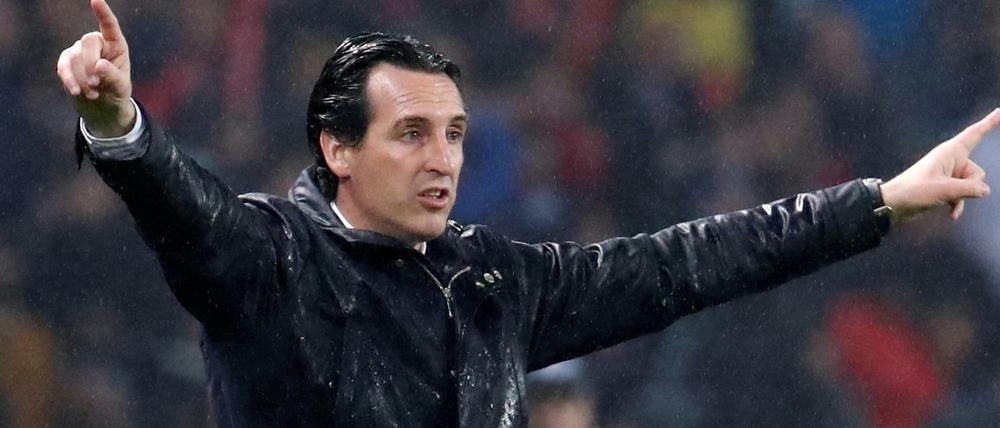 FILE PHOTO: Soccer Football - Ligue 1 - Paris St Germain vs Guingamp - Parc des Princes, Paris, France - April 29, 2018 Paris Saint-Germain coach Unai EmeryÂ  REUTERS/Christian Hartmann/File Photo