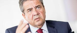 Ex-Außenminister Sigmar Gabriel (SPD) verlangt eine Erhöhung der deutschen Ausgaben für Außen- , Entwicklungs- und Verteidigungspolitik.
