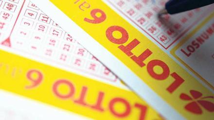 Nur die bundesländereigenen Gesellschaften des Deutschen Lotto- und Totoblocks (DLTB) dürfen in Deutschland Tippscheine für "6 aus 49" herausgeben. 
