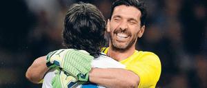 Beim Abschiedsspiel von Andrea Pirlo traf Buffon auf alte Weggefährten wie Filippo Inzaghi. 