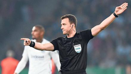 Felix Zwayer im Pokalfinale.