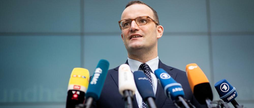 Jens Spahn (CDU), Bundesgesundheitsminister, gibt in seinem Ministerium eine Pressekonferenz.