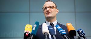 Jens Spahn (CDU), Bundesgesundheitsminister, gibt in seinem Ministerium eine Pressekonferenz. 
