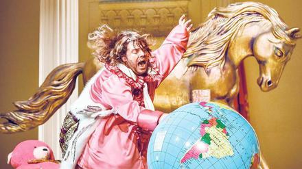 Benny Claessens als Donald Trump in "Am Königsweg", inszeniert von Falk Richter.