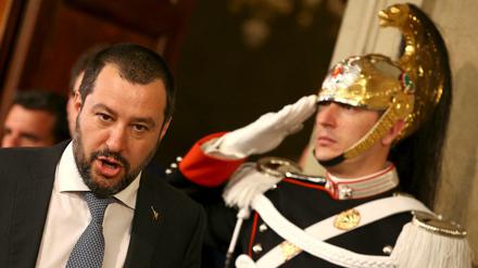Wenigstens auf dem Kopf glänzt es. Lega-Chef Matteo Salvini nach einem Gespräch bei Italiens Staatspräsident Sergio Mattarella.
