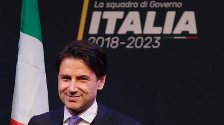 Jurist, Hobbyfußballer, ehemaliger Links-Wähler. Sehr viel mehr weiß man über Giuseppe Conte nicht.