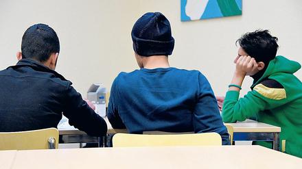 Unter sich. Jugendliche in einer Unterkunft für unbegleitete minderjährige Flüchtlinge.