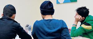 Unter sich. Jugendliche in einer Unterkunft für unbegleitete minderjährige Flüchtlinge.