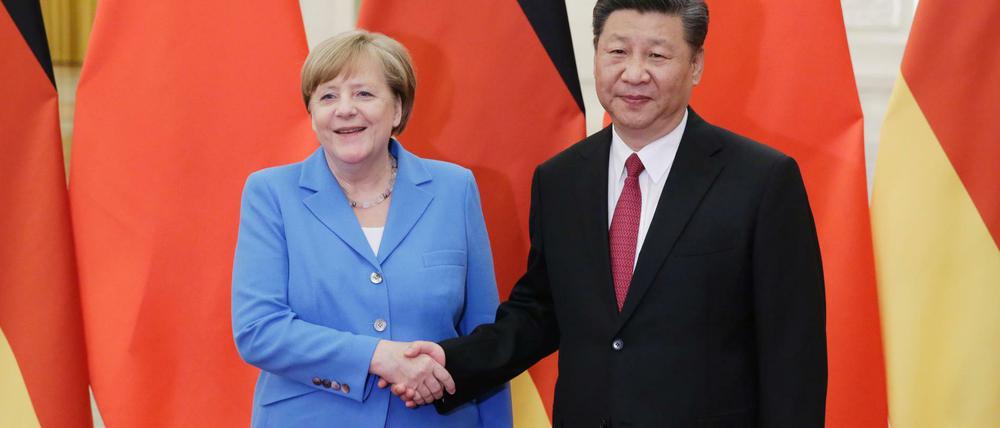 Chinas Staatschef Xi Jinping empfängt Angela Merkel in Peking. 