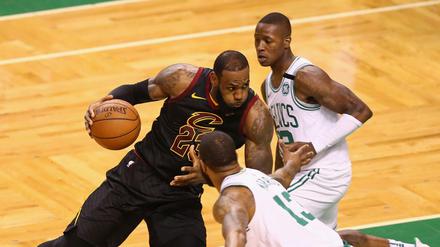 Allein gegen alle. LeBron James war gegen die Boston Celtics nicht zu stoppen.