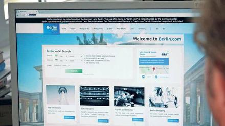 Blick auf Berlin.com. Nachdem man sich über einen Kauf nicht einigen konnte, streitet das Land Berlin seit Jahren um die Nutzung der Internetseite. Es fürchtet Verwechslungen. 