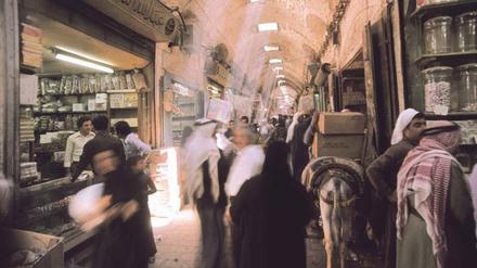 Blick in den historischen Souk von Aleppo, Aufnahme aus dem Jahr 1979.