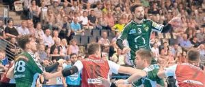 Höhenflug. Fabian Wiede und die Füchse sind wieder im Titelrennen.